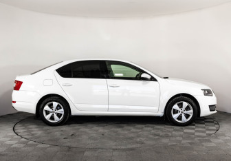 Подержанный автомобиль Skoda Octavia Liftback 2014 года (4 фото)
