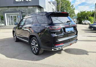 Подержанный автомобиль Changan CS95 2023 года (6 фото)