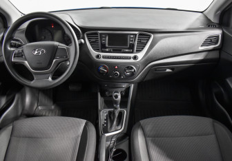 Подержанный автомобиль Hyundai Solaris Sedan 2017 года (13 фото)