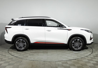 Подержанный автомобиль Changan CS75PLUS 2023 года (4 фото)