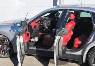Подержанный автомобиль Maserati Levante 2018 года (15 фото)