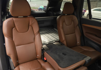 Подержанный автомобиль Volvo XC90 2021 года (31 фото)