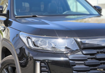 Подержанный автомобиль Changan CS95 2024 года (8 фото)
