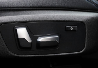 Подержанный автомобиль BMW X4 2018 года (37 фото)