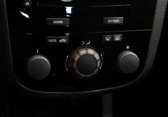 Подержанный автомобиль Opel Corsa 2011 года (14 фото)