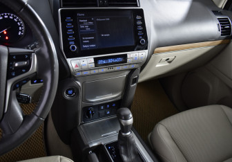 Подержанный автомобиль Toyota Land Cruiser Prado 2022 года (15 фото)