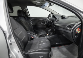 Подержанный автомобиль Renault Megane Hatchback 2013 года (18 фото)