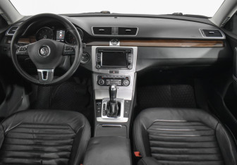 Подержанный автомобиль Volkswagen Passat Sedan 2011 года (13 фото)