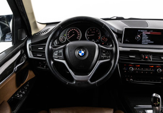 Подержанный автомобиль BMW X5 2015 года (15 фото)
