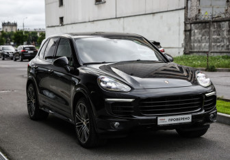 Подержанный автомобиль Porsche Cayenne 2015 года (5 фото)