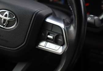 Подержанный автомобиль Toyota Land Cruiser Suv 2021 года (13 фото)