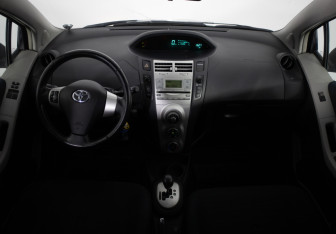 Подержанный автомобиль Toyota Yaris Hatchback 2007 года (9 фото)