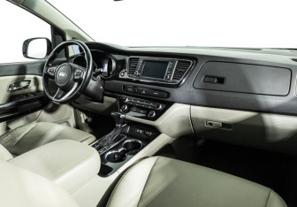 Подержанный автомобиль Kia Carnival 2019 года (9 фото)