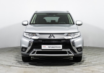 Подержанный автомобиль Mitsubishi Outlander 2019 года (2 фото)