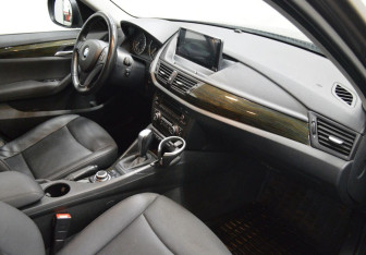 Подержанный автомобиль BMW X1 2012 года (12 фото)
