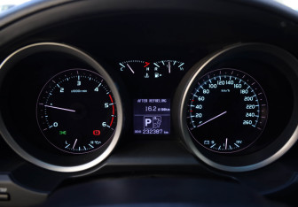 Подержанный автомобиль Toyota Land Cruiser Suv 2008 года (12 фото)