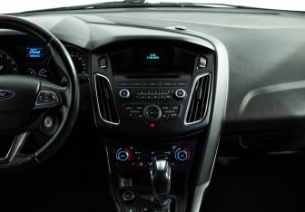Подержанный автомобиль Ford Focus Hatchback 2017 года (14 фото)