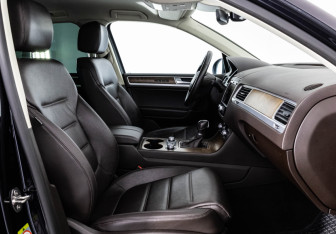 Подержанный автомобиль Volkswagen Touareg 2017 года (25 фото)