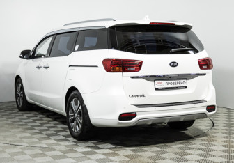 Подержанный автомобиль Kia Carnival 2020 года (7 фото)