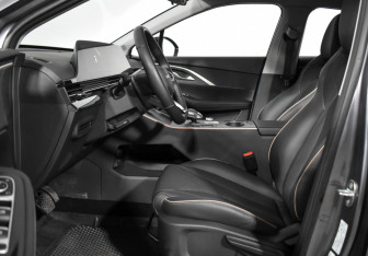 Подержанный автомобиль Omoda C5 2024 года (11 фото)