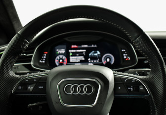 Подержанный автомобиль Audi Q8 2019 года (16 фото)