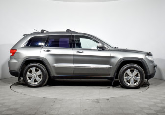 Подержанный автомобиль Jeep Grand Cherokee 2012 года (4 фото)