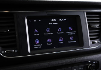 Подержанный автомобиль Kia Carnival 2018 года (13 фото)