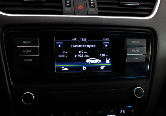 Подержанный автомобиль Skoda Octavia Liftback 2016 года (14 фото)