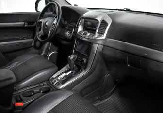 Подержанный автомобиль Chevrolet Captiva 2012 года (13 фото)