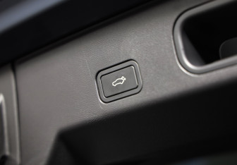 Подержанный автомобиль Geely Atlas 2024 года (29 фото)