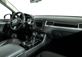 Подержанный автомобиль Volkswagen Touareg 2015 года (9 фото)