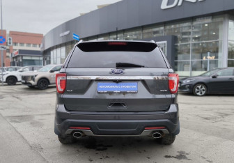 Подержанный автомобиль Ford Explorer 2018 года (5 фото)