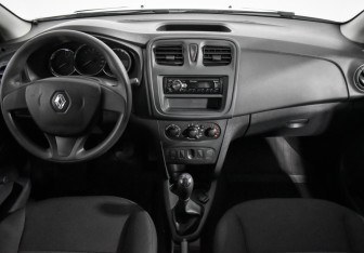 Подержанный автомобиль Renault Logan Sedan 2018 года (13 фото)