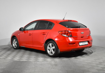 Подержанный автомобиль Chevrolet Cruze Hatchback 2012 года (7 фото)