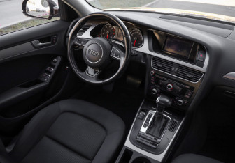 Подержанный автомобиль Audi A4 Sedan 2013 года (10 фото)