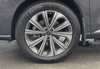 Подержанный автомобиль Exeed VX 2023 года (8 фото)