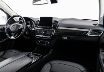 Подержанный автомобиль Mercedes-Benz GLE 2016 года (11 фото)