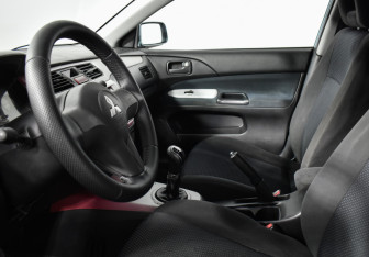 Подержанный автомобиль Mitsubishi Lancer Sedan 2006 года (10 фото)