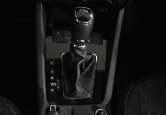 Подержанный автомобиль Skoda Octavia Liftback 2019 года (16 фото)