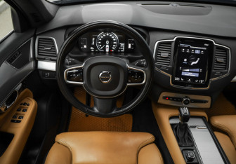 Подержанный автомобиль Volvo XC90 2019 года (15 фото)
