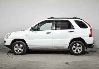 Подержанный автомобиль Kia Sportage 2008 года (8 фото)