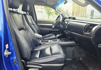 Подержанный автомобиль Toyota Hilux 2016 года (12 фото)