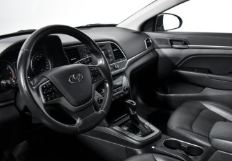 Подержанный автомобиль Hyundai Elantra Sedan 2018 года (9 фото)
