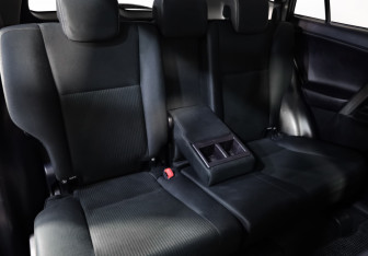 Подержанный автомобиль Toyota RAV4 2013 года (19 фото)