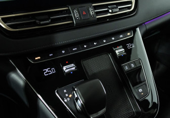 Подержанный автомобиль Hongqi HQ9 2022 года (15 фото)