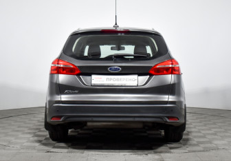Подержанный автомобиль Ford Focus Wagon 2016 года (6 фото)