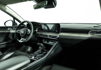 Подержанный автомобиль Kia K5 2020 года (9 фото)