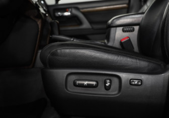 Подержанный автомобиль Toyota Land Cruiser Suv 2014 года (27 фото)