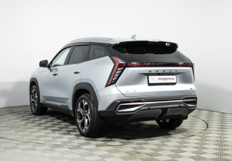 Подержанный автомобиль Geely Atlas 2024 года (7 фото)