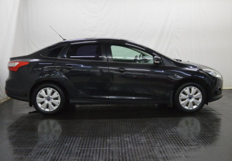 Подержанный автомобиль Ford Focus Sedan 2013 года (4 фото)